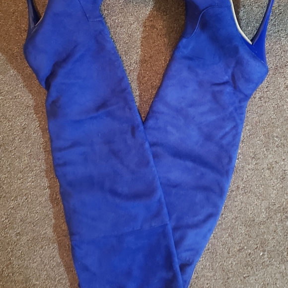 Shoes/sold locally - Picture 3 of 3